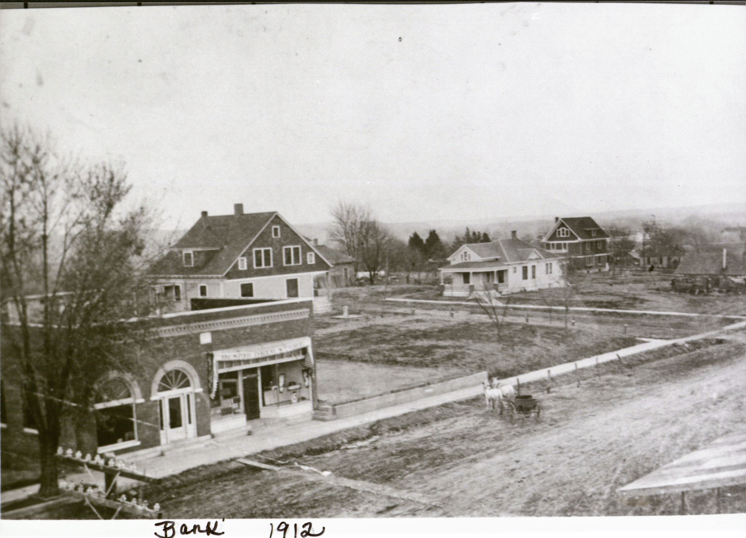 1913 east from masonic lodge